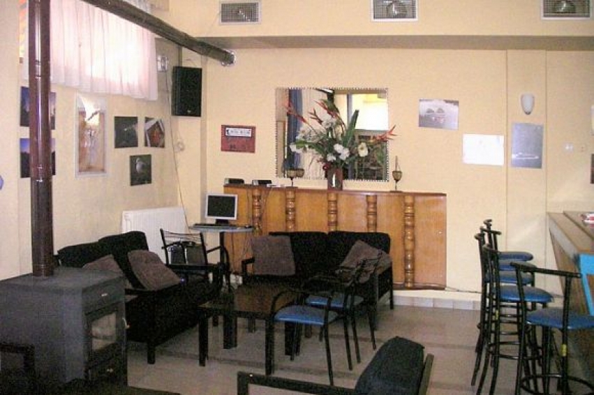 Caf&eacute;-Bar &laquo;&Eta; Ά&kappa;&rho;&eta;&raquo;