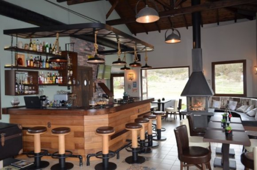 Caf&eacute;-Bar &laquo;&Omicron;&kappa;&tau;ώ&raquo;